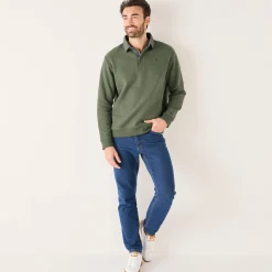 Warme sweater met polokraag, borduursel op de borst, in ribtricot