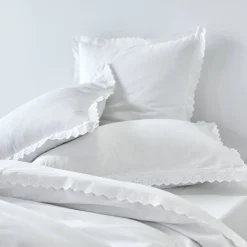Wit bedlinnen met borduursel Colombine®
